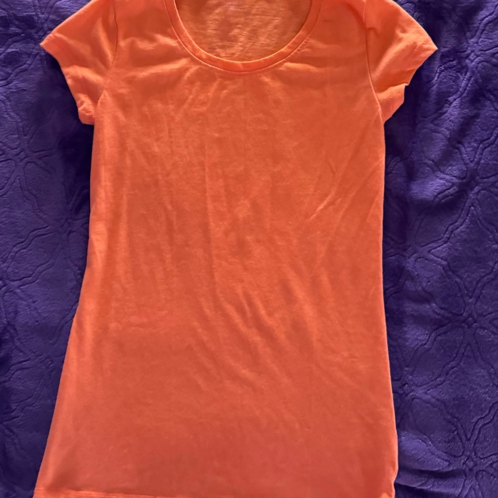 No Boundaries scoop neck tee—Juniors size 1